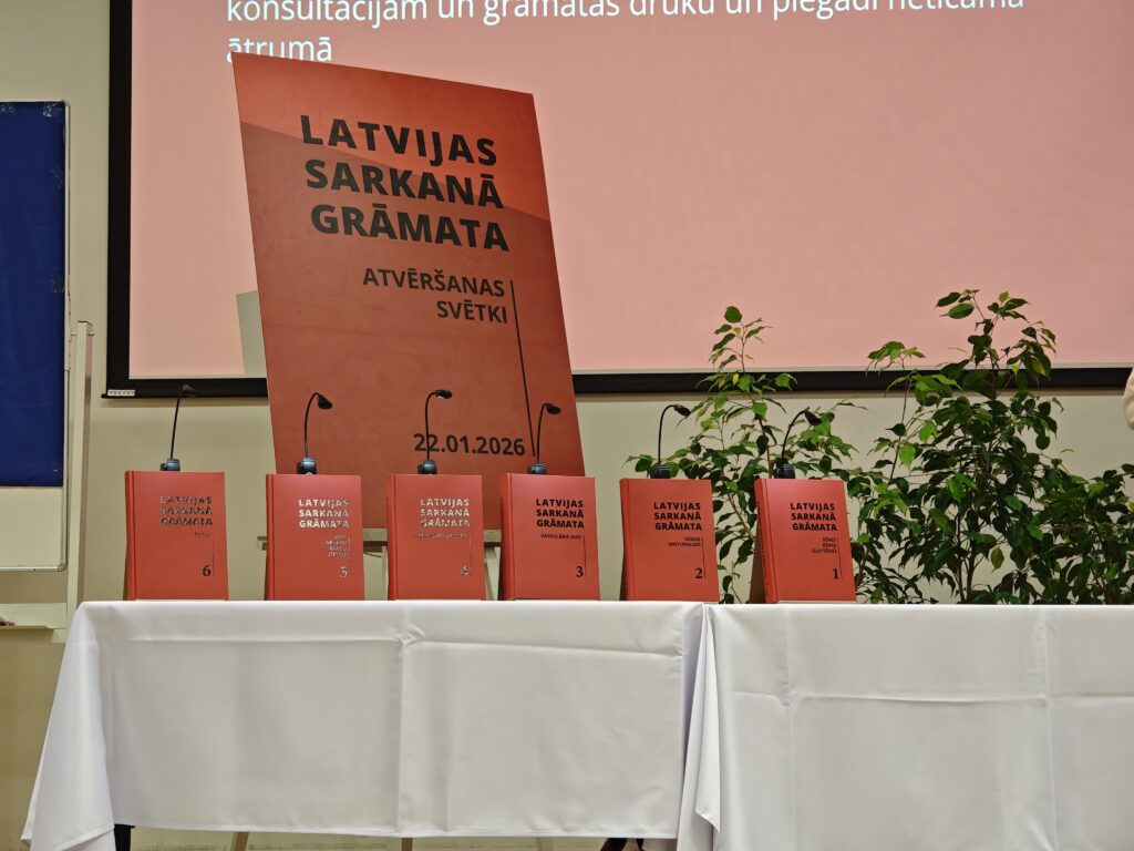 Latvijas Sarkanās grāmatas jaunais izdevums aptver sešus sējumus, kuros iekļauti 1 069 sugu (to skaitā pasugu, populāciju u.c.) apraksti ne vien par retām, apdraudētām un Latvijā izzudušām sugām, bet arī par sugām, kuras ir gandrīz apdraudētas vai par kurām trūkst datu un informācijas izzušanas riska novērtēšanai. Foto: L.Strazdiņa